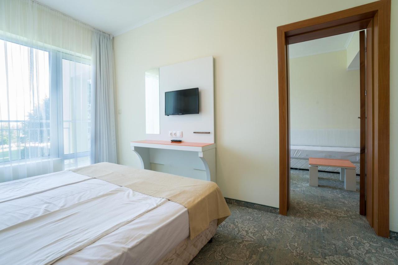 Hotel Perla Beach Club Приморско Экстерьер фото